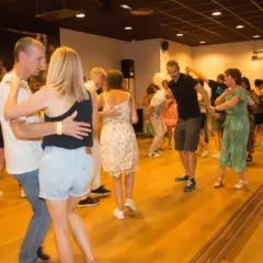 Pratique de Salsa et Bachata en milieu de semaine – Juegos de la Salsa