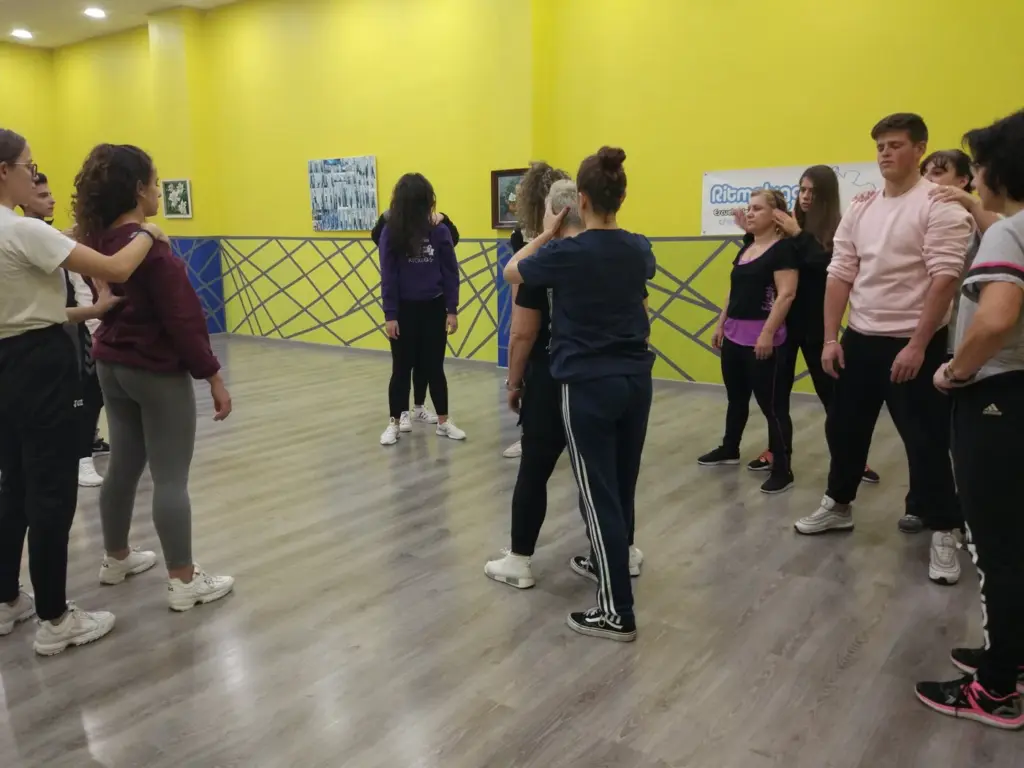 Ritmolugo Escuela de Baile Weekly Latin Classes