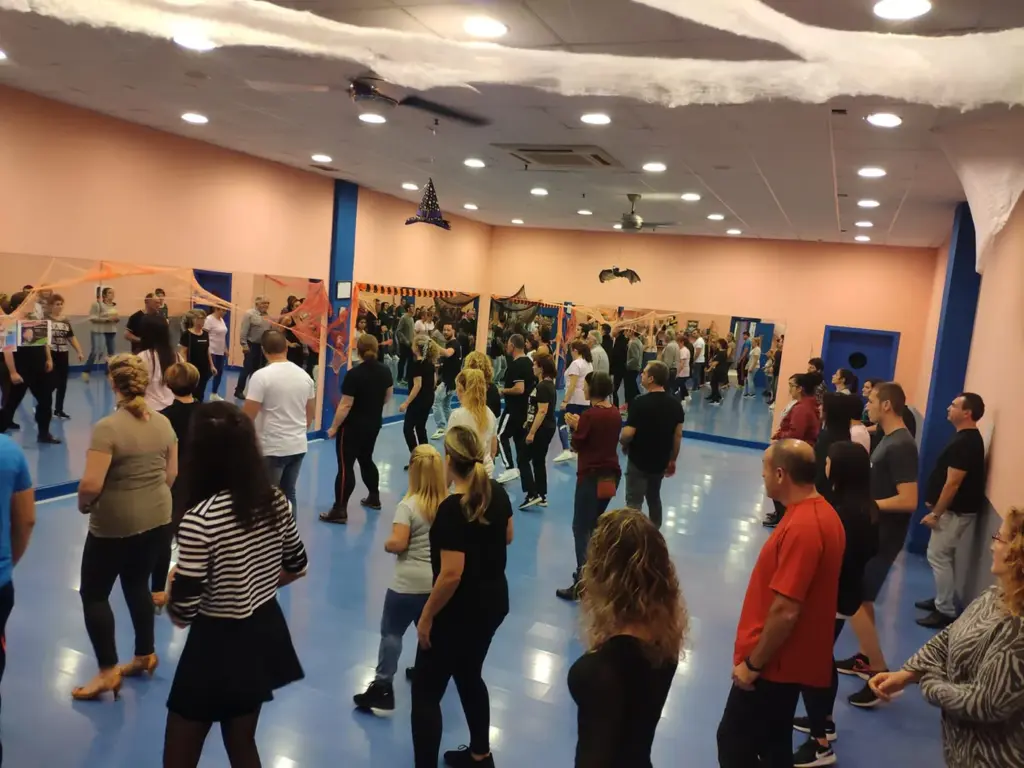 Ritmolugo Escuela de Baile Weekly Latin Classes