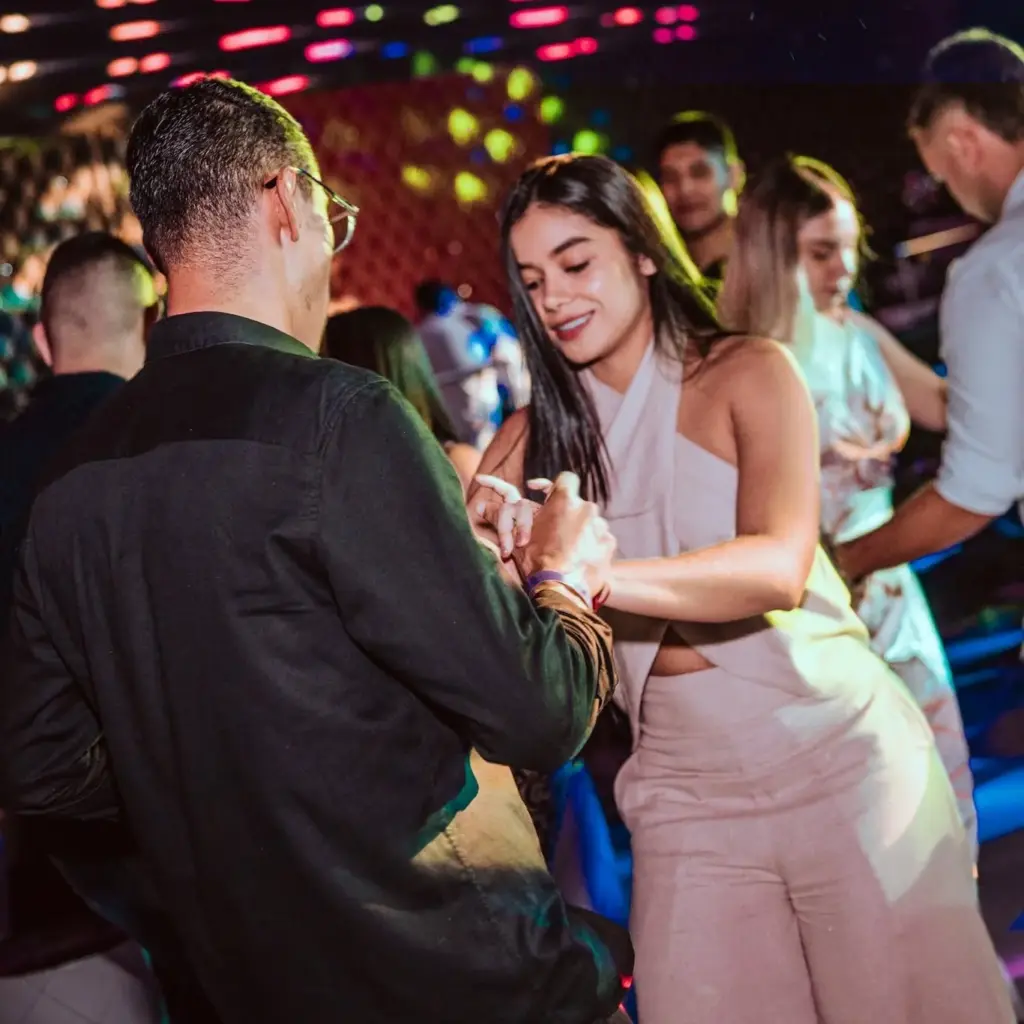 Sábado de Experiencia Crossover Rumba at Living Club