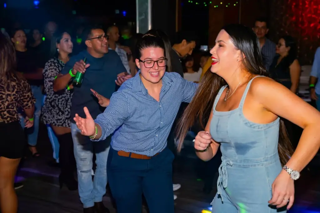 Sábados con la Rumba – A Otro Nivel at Luna Azul
