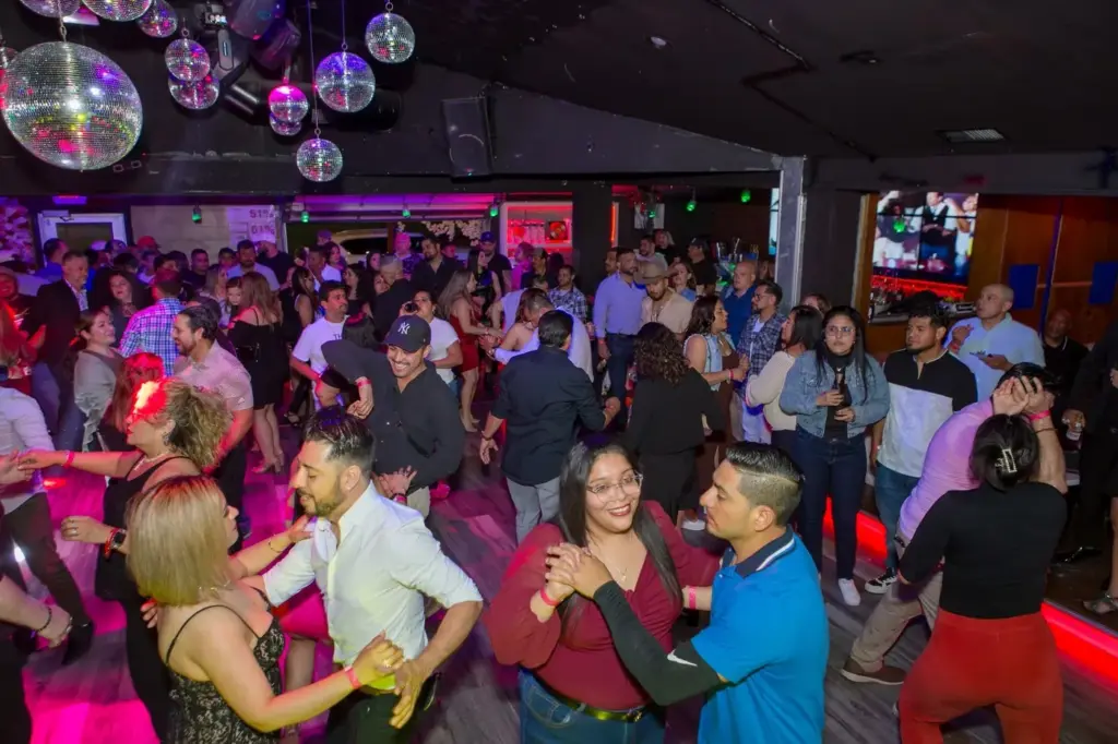 Sábados con la Rumba – A Otro Nivel at Luna Azul