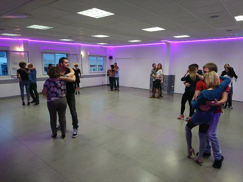 Salsa and Bachata Classes at Connect’in Dance Annecy