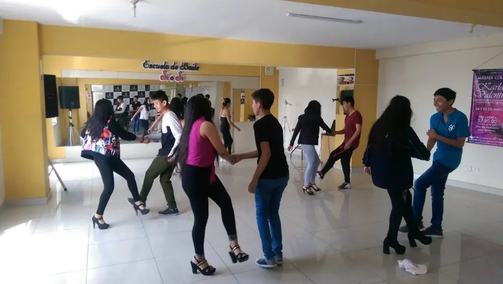Salsa and Bachata Classes at Escuela de Baile Sí o Sí Arequipa