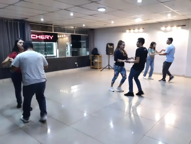 Cours de Salsa et Bachata au FG Dance Studio Arequipa