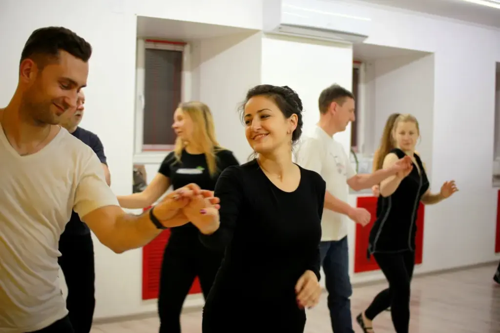 Salsa and Bachata Classes at SalsaBO Golden Gate