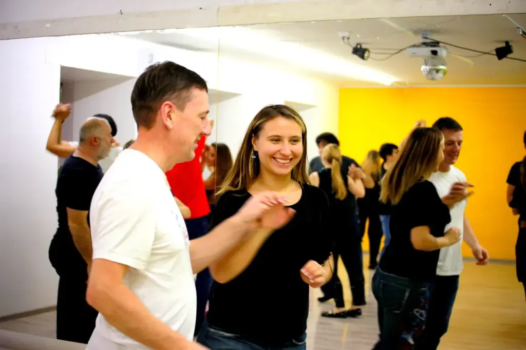 Salsa and Bachata Classes at SalsaBO Golden Gate