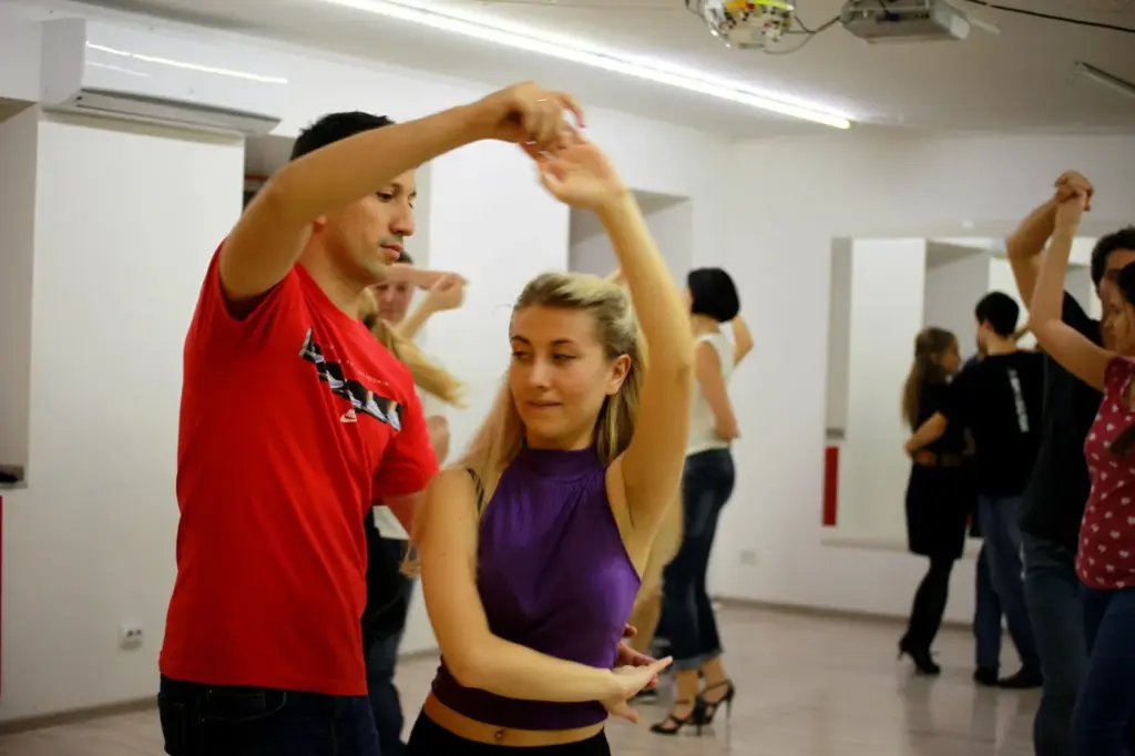 Salsa and Bachata Classes at SalsaBO Golden Gate