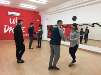 Corsi di Salsa e Bachata presso U Dance Girona