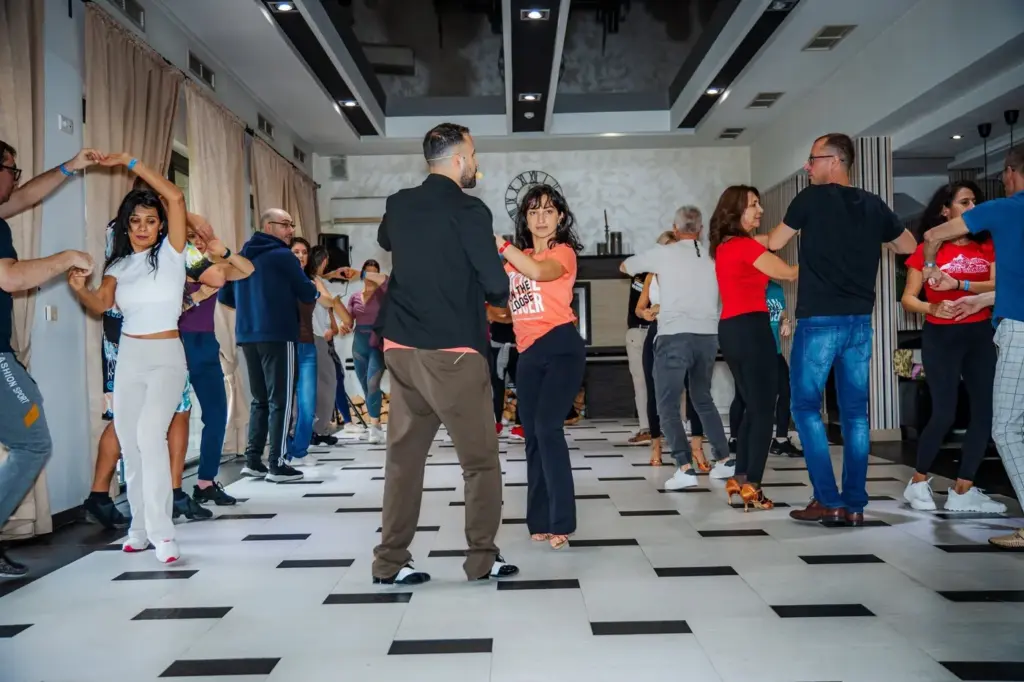 Salsa & Bachata Beginner Group at PaLante