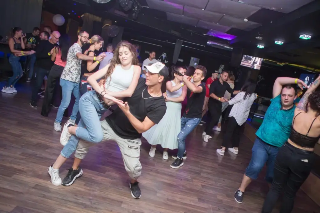 Salsa & Bachata Classes at Club Caliente