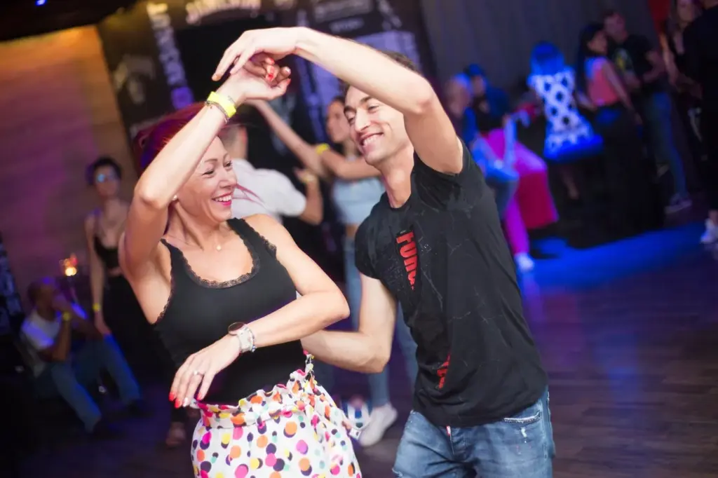 Salsa & Bachata Classes at Club Caliente
