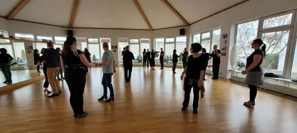 Salsa Bachata Kizomba Intermediate Flow