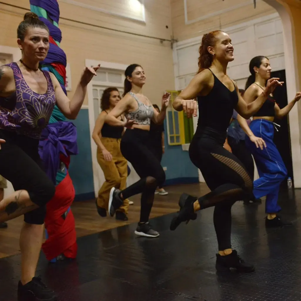 Salsa Caleña Classes at Casa del Arcoíris