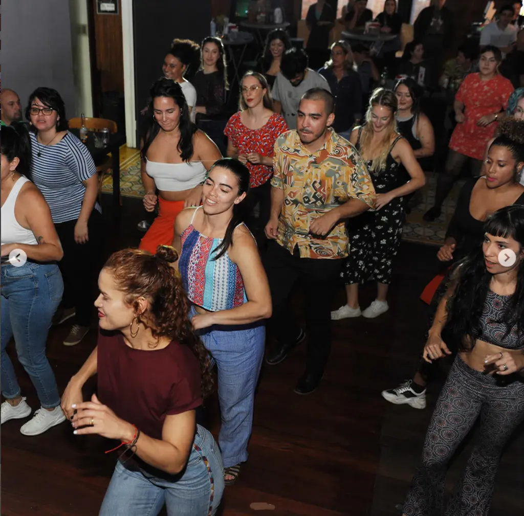 Salsa Caleña Classes at Casa del Arcoíris