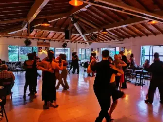 Salsa Casino Básico il venerdì alla Nueva Guardia