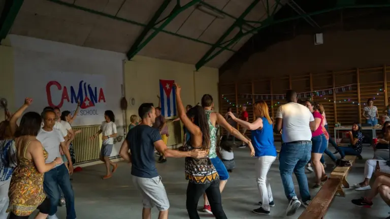 Cours de Salsa Casino Bruxelles 2025–2026 à l&rsquo;École de Danse Camina