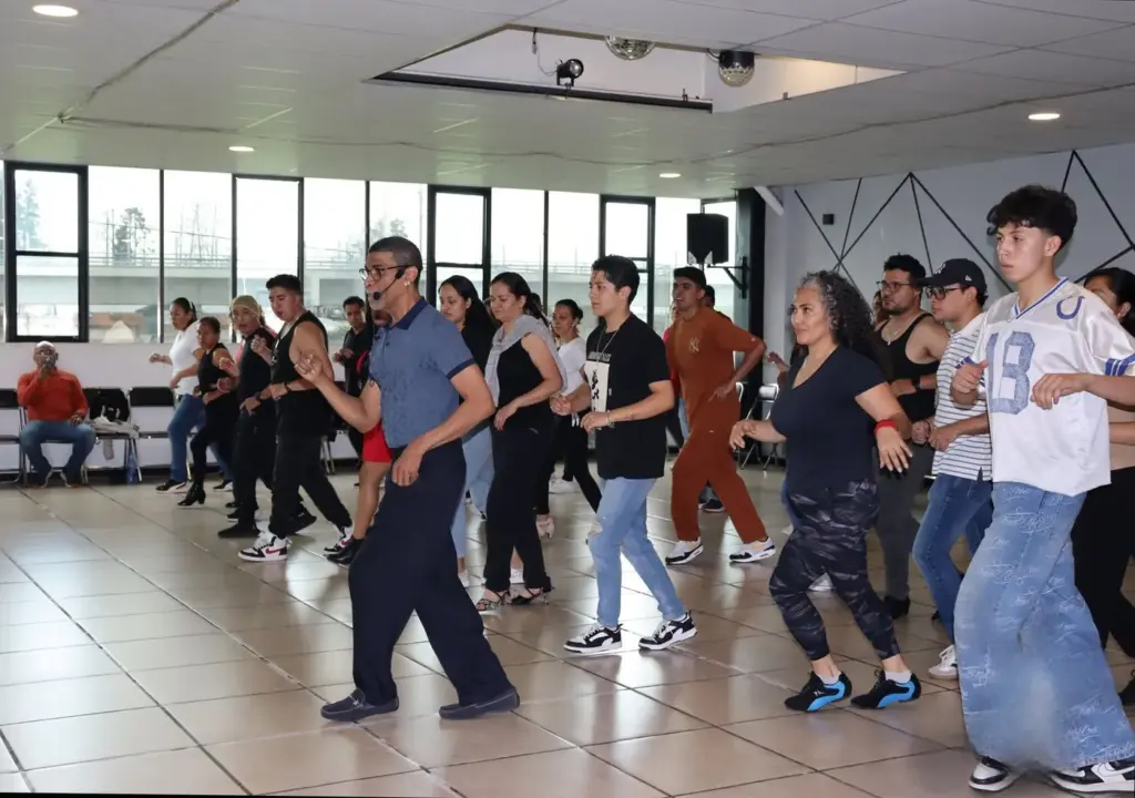 Salsa Classes at Armando Salsa MX