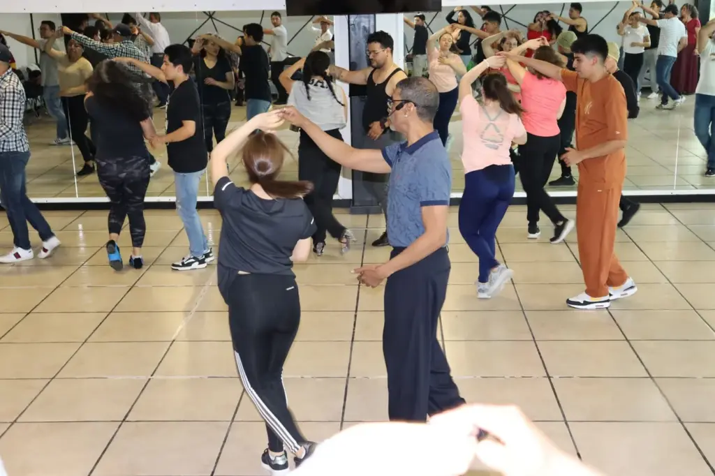 Salsa Classes at Armando Salsa MX