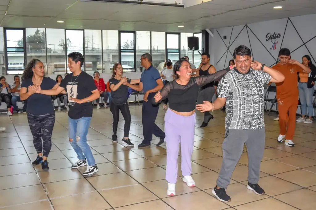 Salsa Classes at Armando Salsa MX