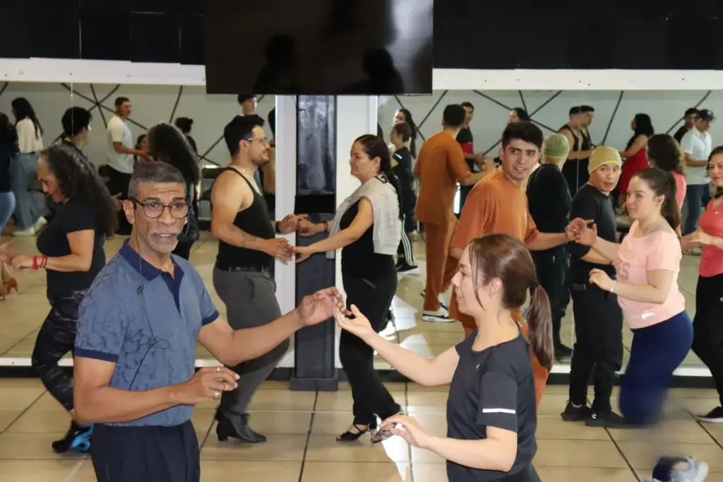 Salsa Classes at Armando Salsa MX