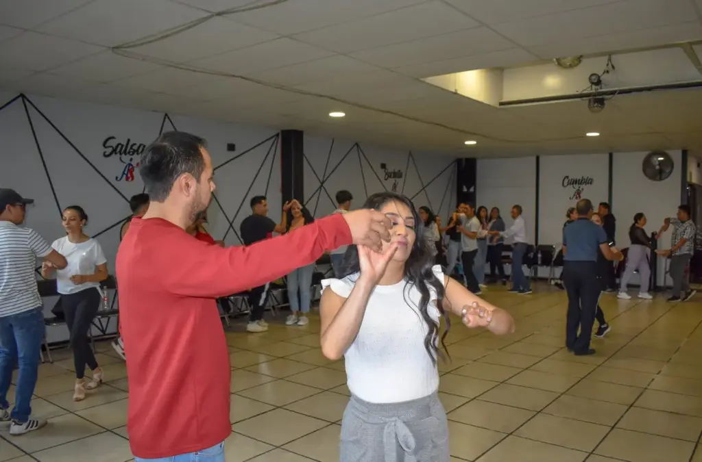Salsa Classes at Armando Salsa MX