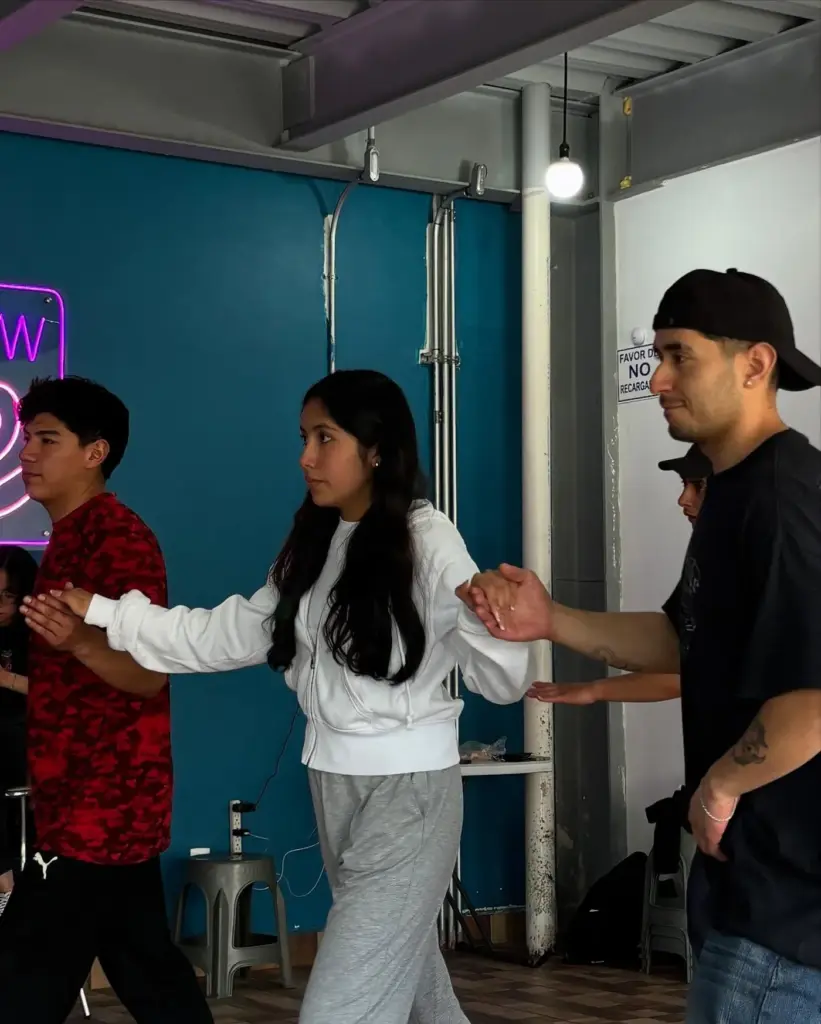 Salsa Classes at Follow Me Studio Toluca