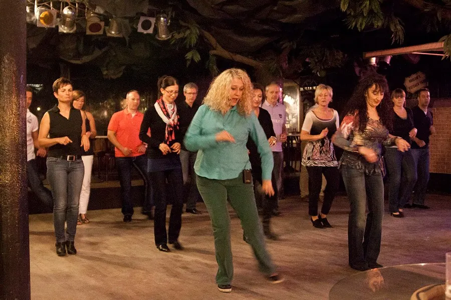 Salsa Dance Classes at Salsa-Dancing.de
