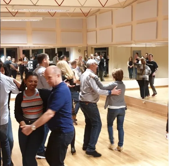 Salsa Dance Classes at Salsa-Dancing.de
