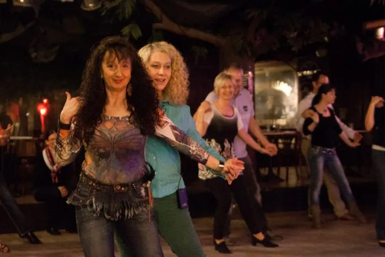 Salsa Dance Classes at Salsa-Dancing.de