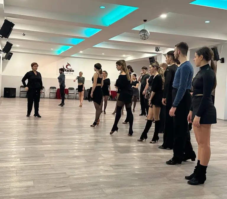 Cours de danse salsa au Plesni Klub BEST