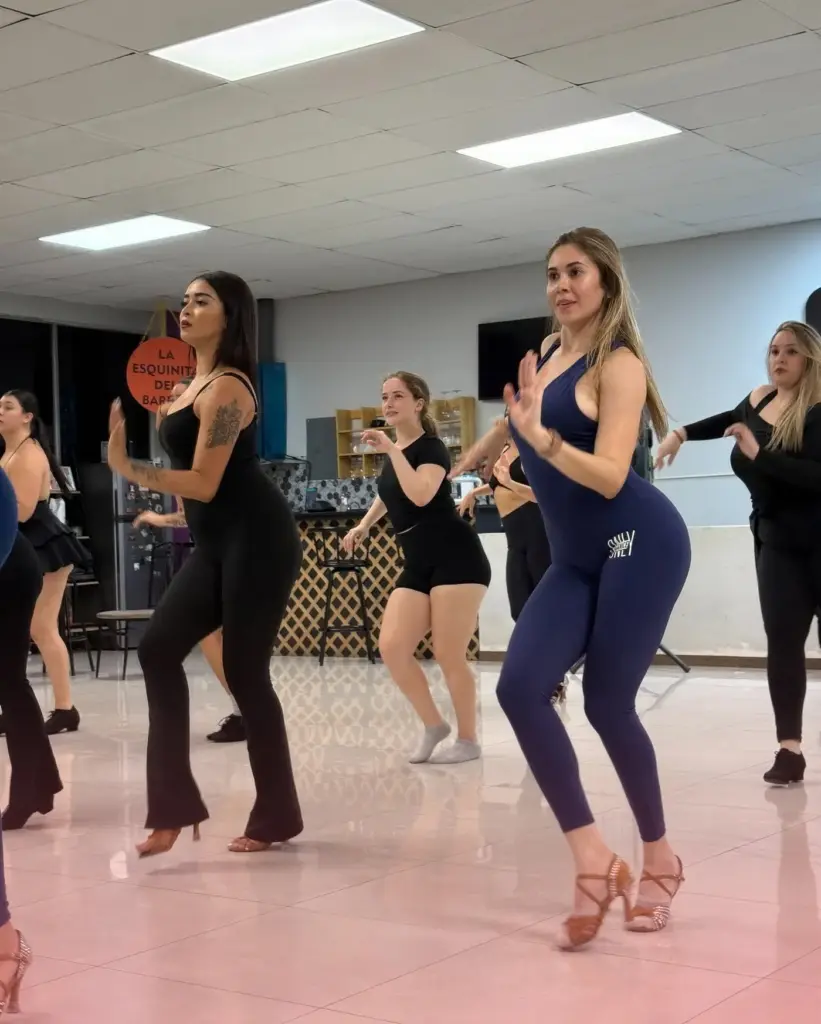 Salsa del Barrio – Weekly Classes