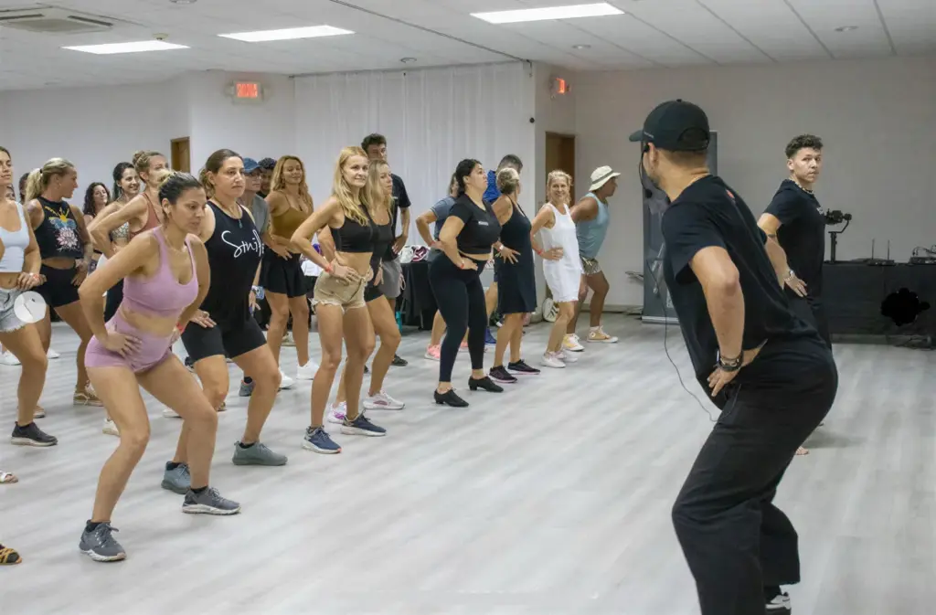 Salsa del Barrio – Weekly Classes