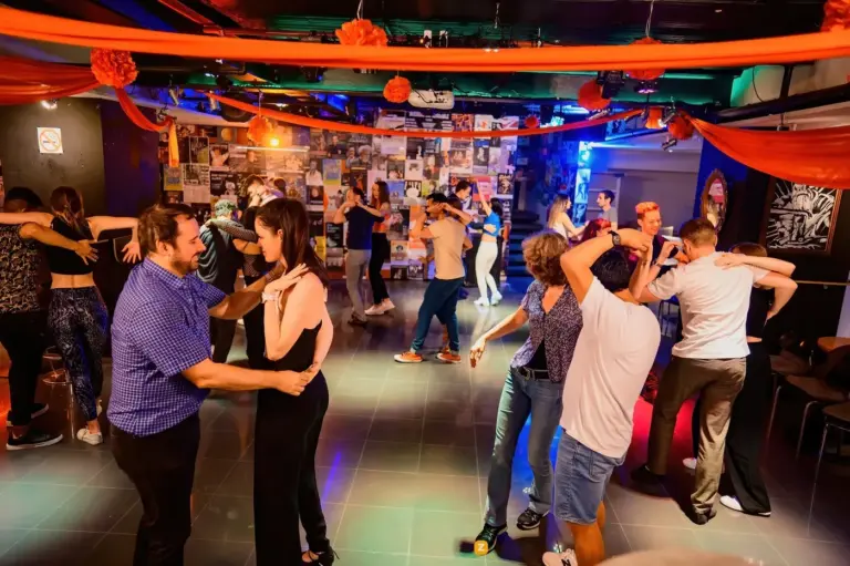 Cours de Salsa & Danse Latine à Salsaluca Bern