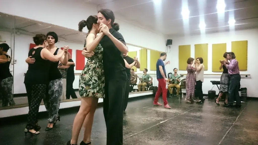 Salsa y Bachata Classes at Contradanza GRX