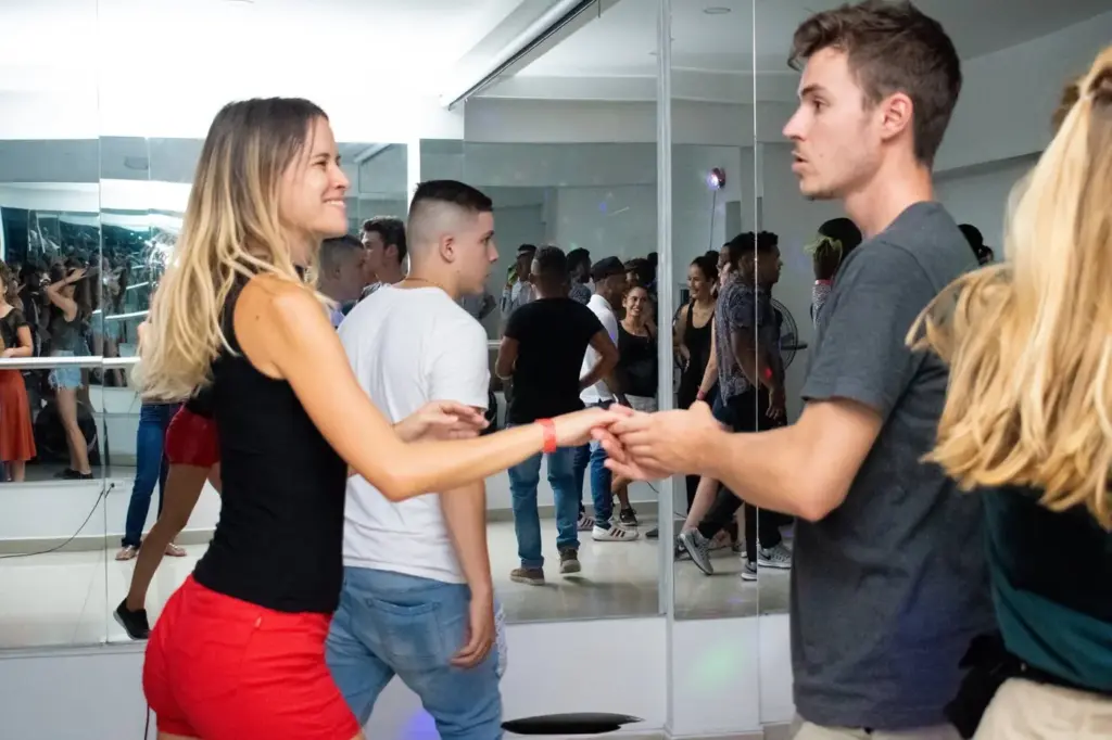 SalsaPura Weekly Dance Classes and Training