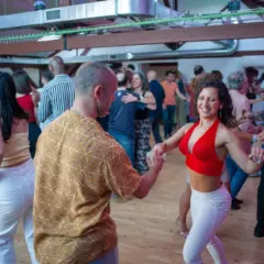 Cours de danse sociale chez UDance
