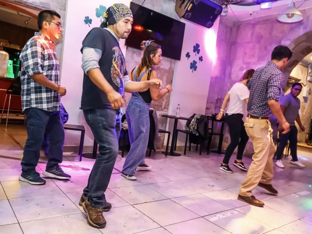 Thursday Salsa Class and Social at Deja Vu Arequipa