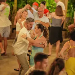 Martedì Notte Latina al Rolling Fork Padang Padang