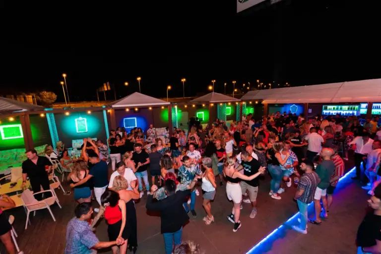 Noche Latina en Univers Salsoteca Girona