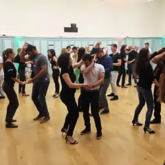 Corsi settimanali di Salsa & Bachata presso la Pallador Dance School