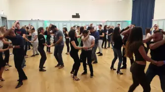 Corsi settimanali di Salsa & Bachata presso la Pallador Dance School