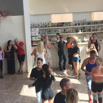 Corsi settimanali di Salsa & Bachata presso Salsa JAM Zürich
