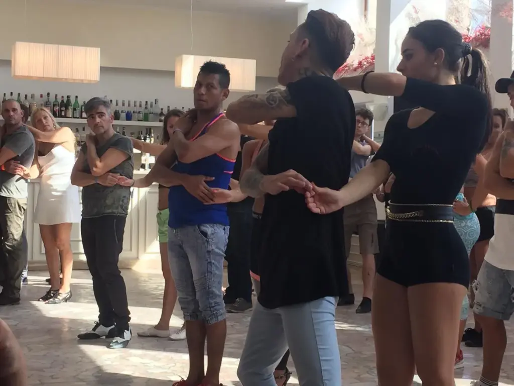Weekly Salsa & Bachata Classes at Salsa JAM Zürich
