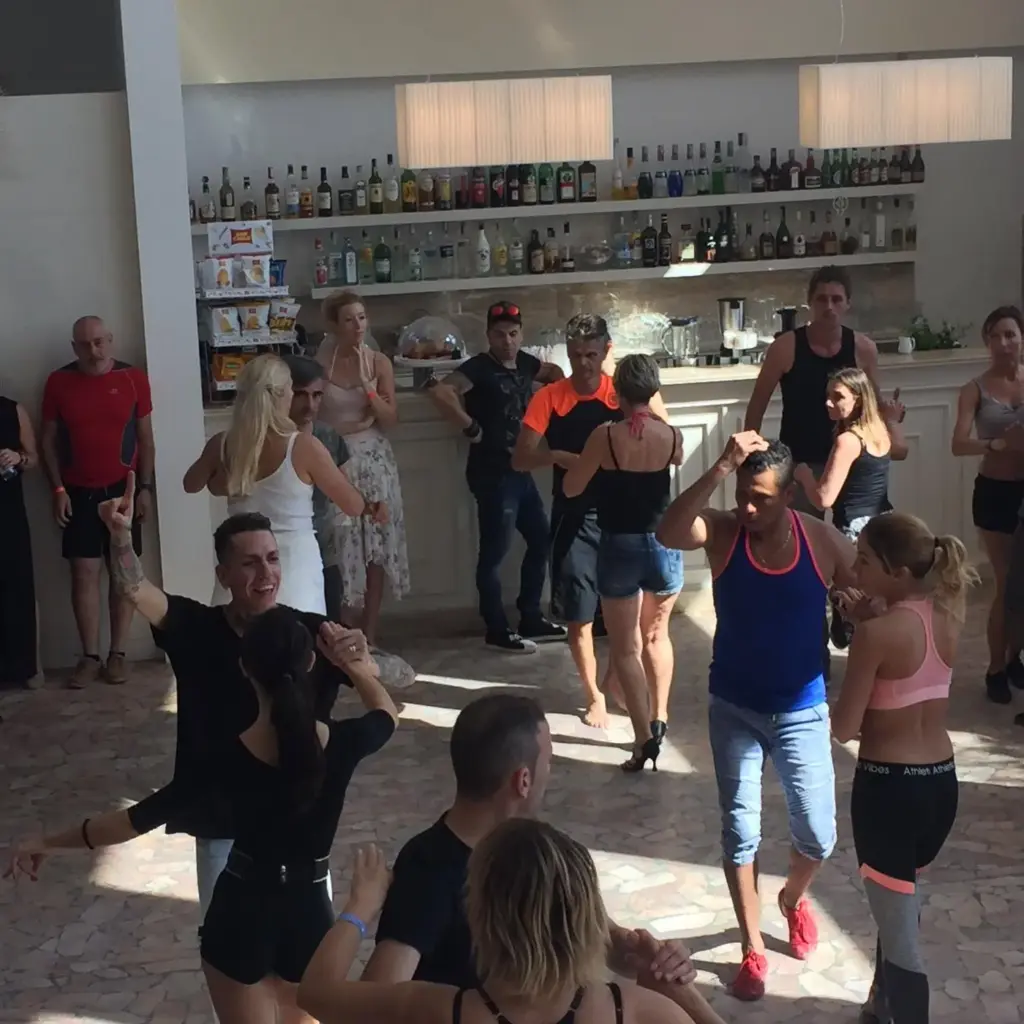 Weekly Salsa & Bachata Classes at Salsa JAM Zürich