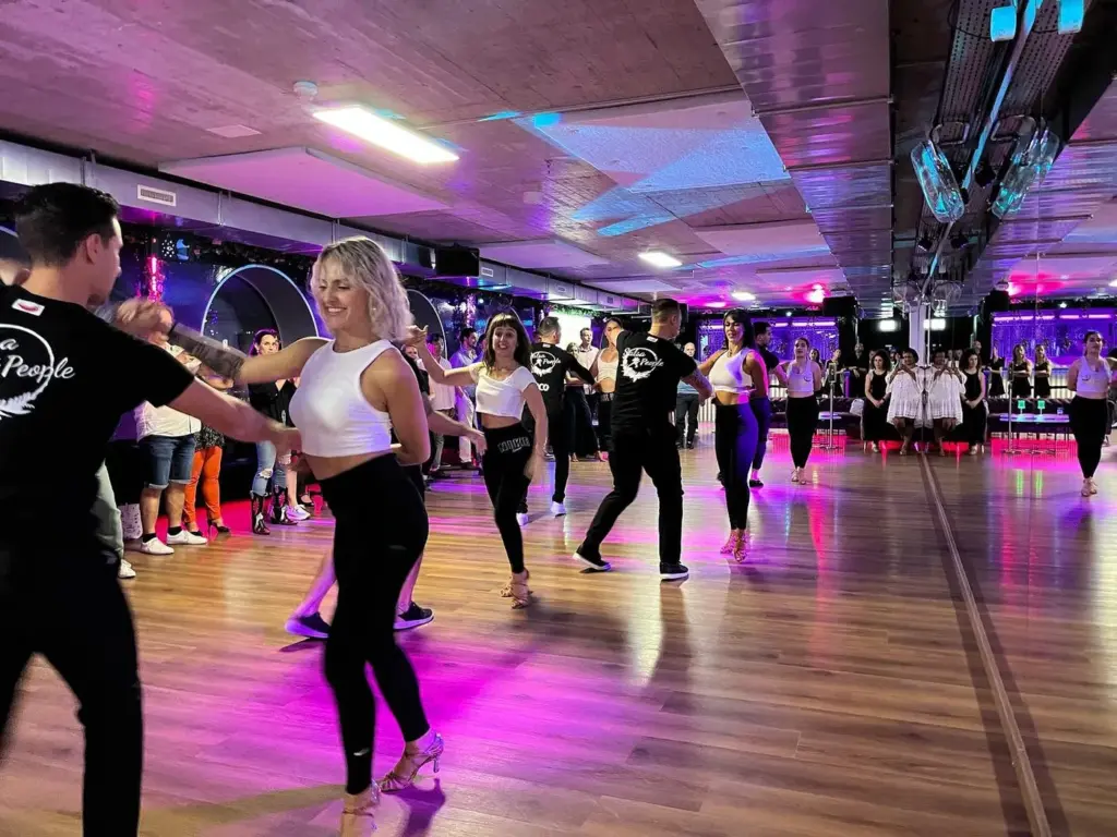 Weekly Salsa & Bachata Courses at Salsa People Altstetten