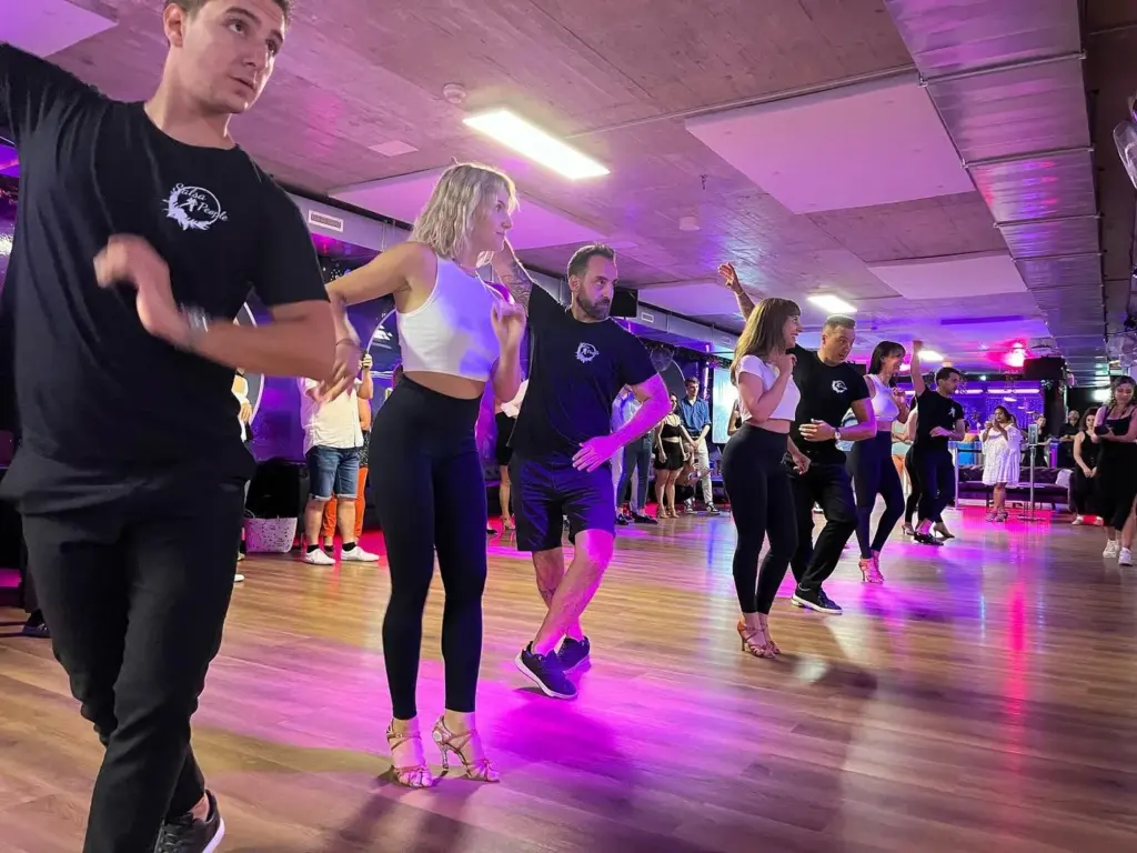 Weekly Salsa & Bachata Courses at Salsa People Altstetten