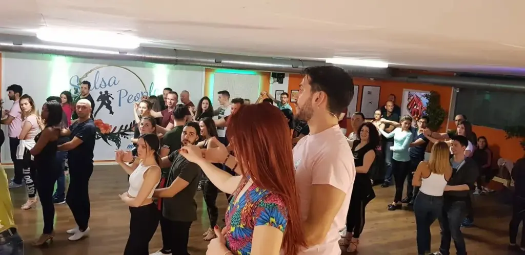 Weekly Salsa & Bachata Courses at Salsa People Altstetten