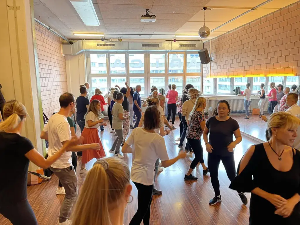 Weekly Salsa Bachata & Kizomba Courses at SalsaRica Zürich