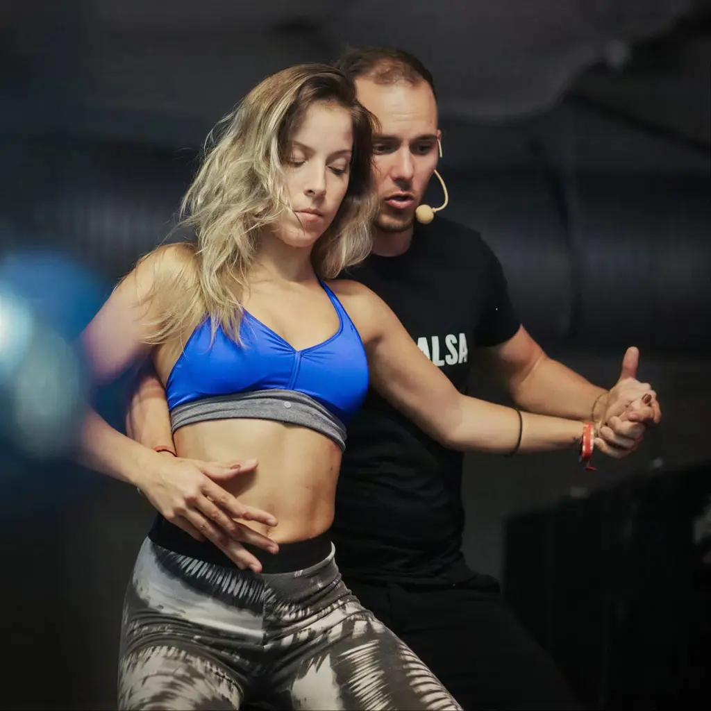 Korke e Judith che dimostrano la bachata